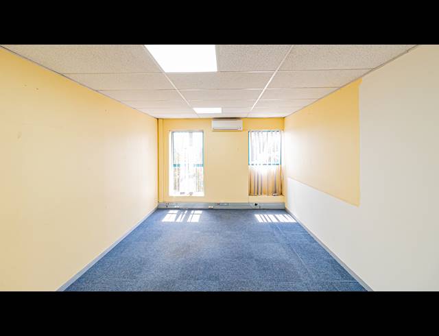 235M² OFFICE TO LET IN FERNDALE